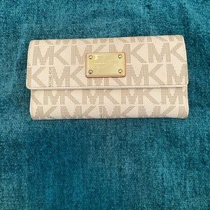Michael Kors MK White Trifold Leather Wallet